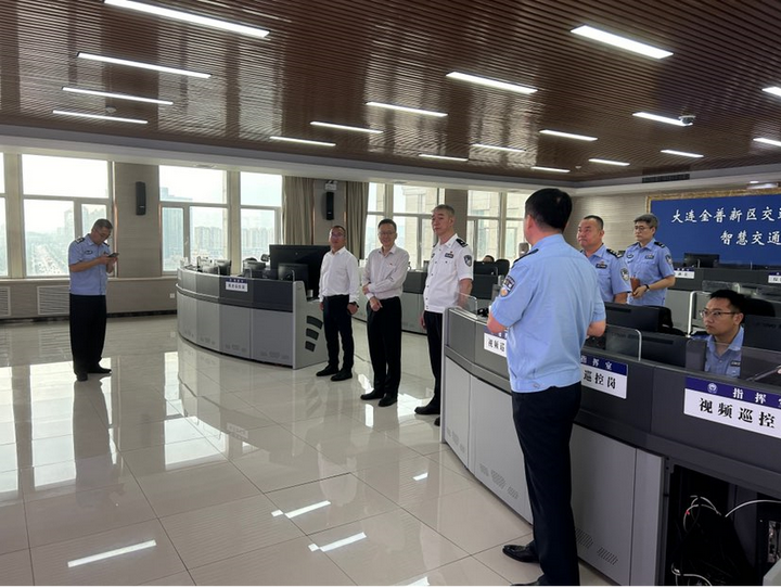 平安产险大连分公司联合交警共筑安全防线，开启警保合作新篇章